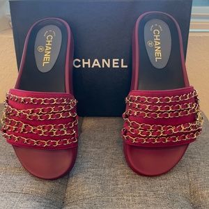 NWT Chanel Fuchsia Satin and Leather Tropiconic Chain Slide Sandals
